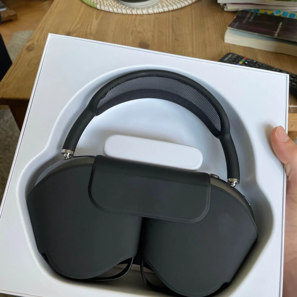 Apple AirPods Max in Gray and Black - Picture 3 of 5